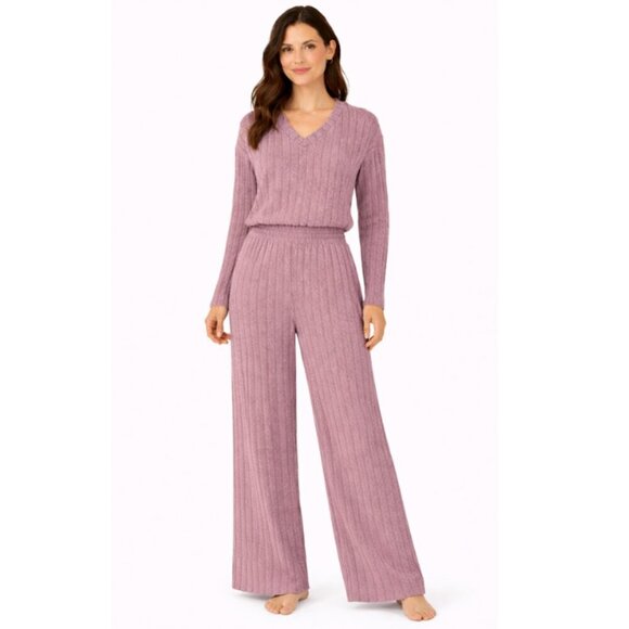 Pants - NEW 2 pce Matching Lavender Outfit, V-neck Top & Hi-Rise Pant